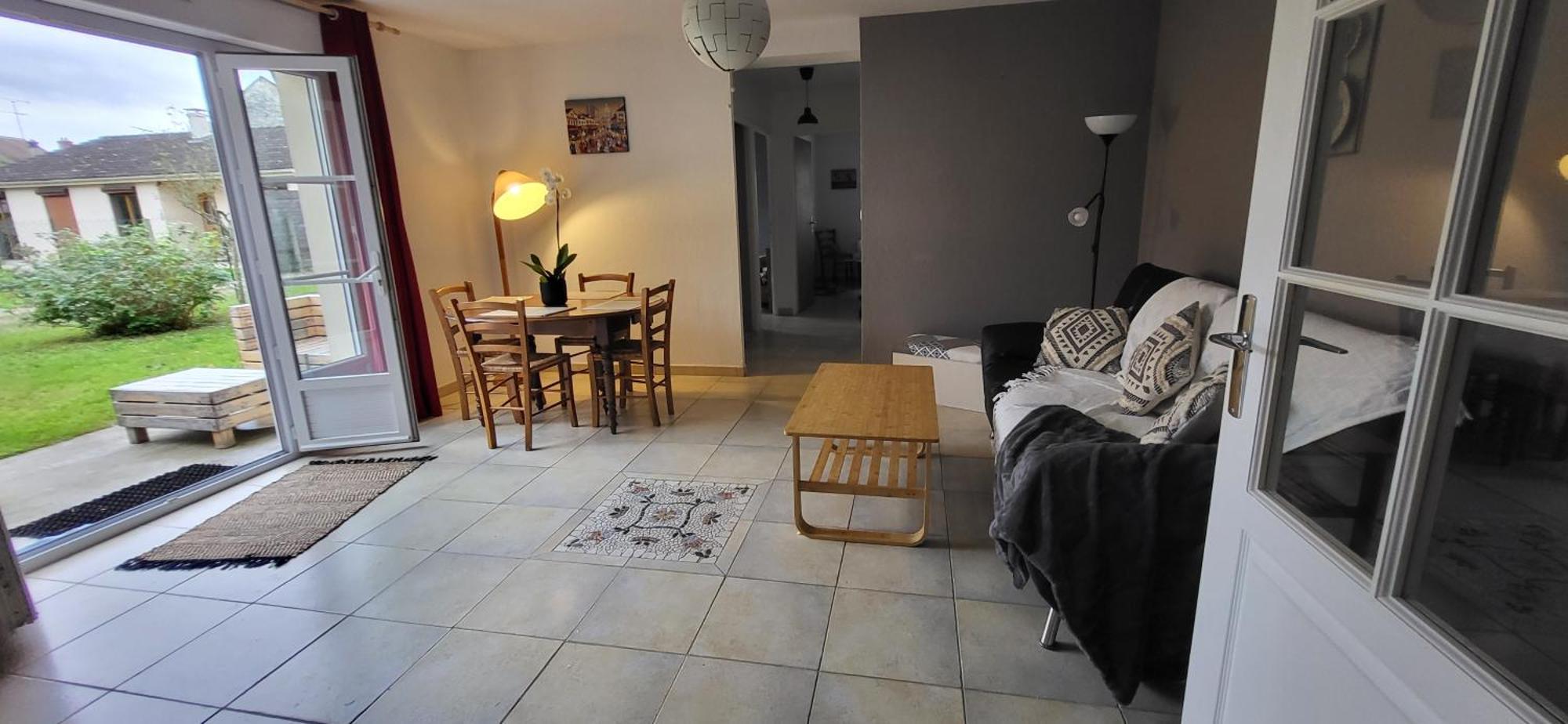 Maison De Plein Pied Avec Jardin Privatif Centre Ville Milly-la-Foret Exterior photo